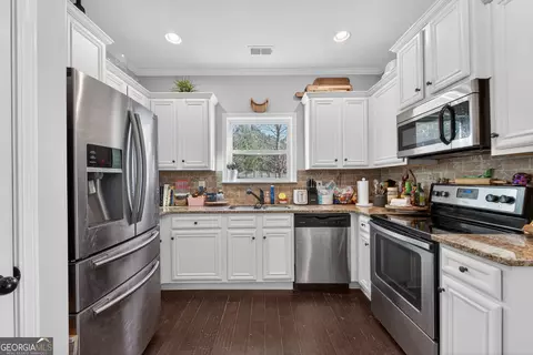 Kitchen - 204 Millie Ct, Jackson, GA 30233 photo 1 of 2