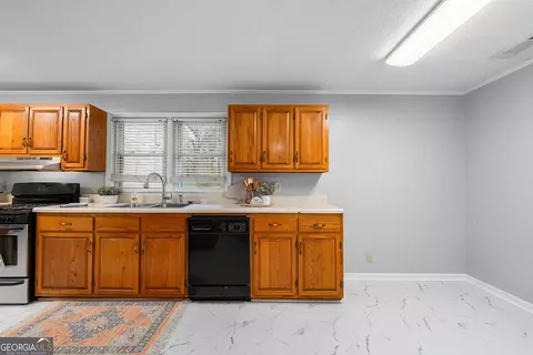 Kitchen - 1330 Dunn Rd, Molena, GA 30258 photo 1 of 4