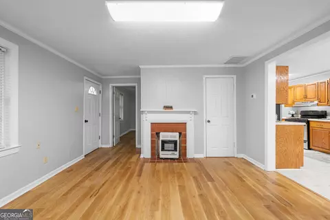 Living - 1330 Dunn Rd, Molena, GA 30258 photo 4 of 7