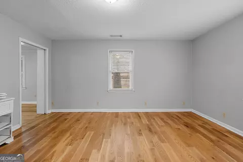 Living - 1330 Dunn Rd, Molena, GA 30258 photo 6 of 7