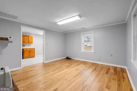 Living - 1330 Dunn Rd, Molena, GA 30258 photo 2 of 7