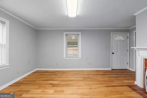 Living - 1330 Dunn Rd, Molena, GA 30258 photo 3 of 7