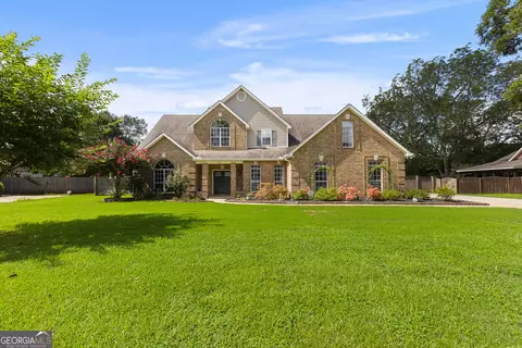 102 White Columns Dr, Kathleen, GA 31047