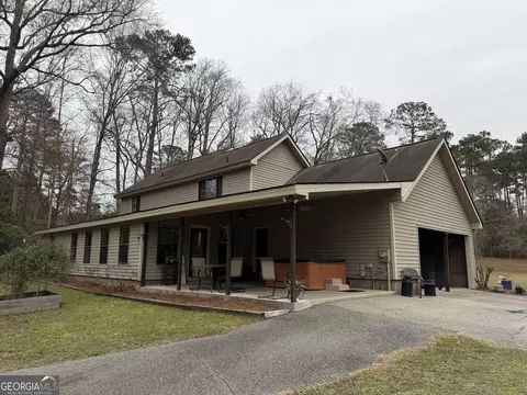 Exterior - 223 Trinity Rd, Dublin, GA 31021 photo 4 of 8