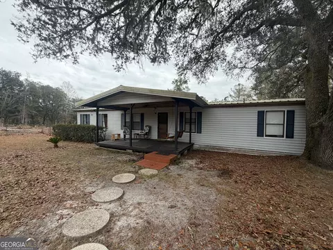 745 St Marys River Bluff Rd, Saint George, GA 31562