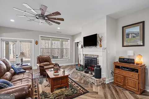Living - 1505 Willis Rd, Barnesville, GA 30204 photo 1 of 2