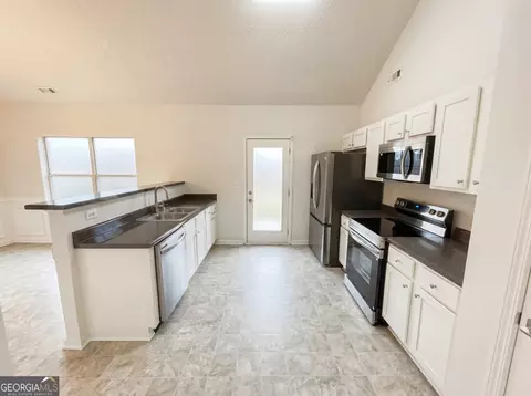Kitchen - 736 Tullamore Way, Hampton, GA 30228 photo 1 of 3