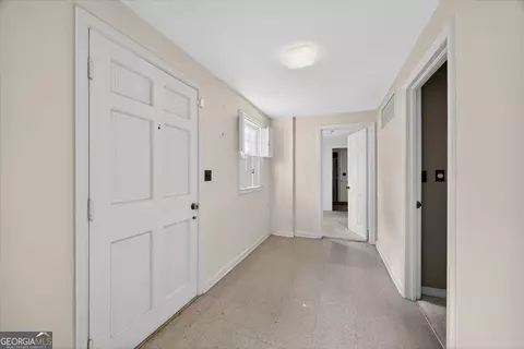 Entry Way - 1802 Pine Forest Cir, Dublin, GA 31021 photo 3 of 3