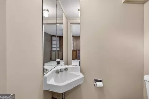 Bath - 1802 Pine Forest Cir, Dublin, GA 31021 photo 1 of 5