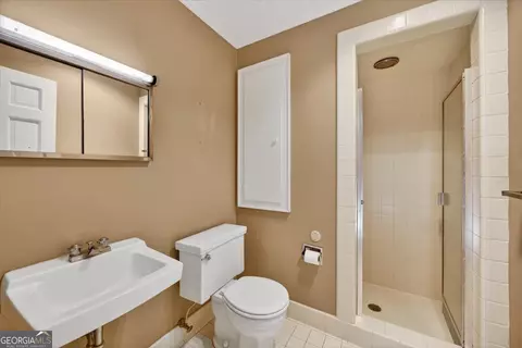 Bath - 1802 Pine Forest Cir, Dublin, GA 31021 photo 4 of 5