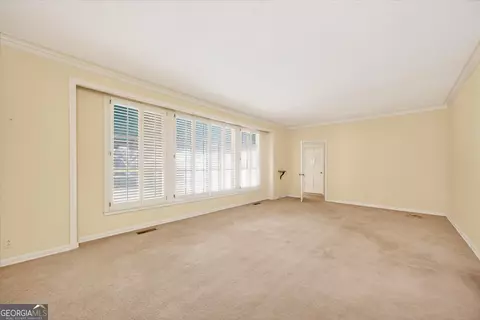 Living - 1802 Pine Forest Cir, Dublin, GA 31021 photo 4 of 6