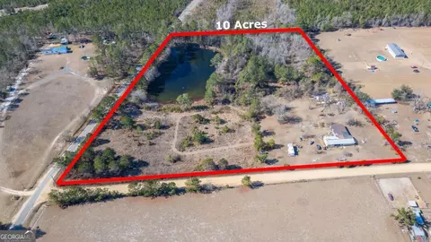 27 Ernest Carter Rd, Hazlehurst, GA 31539