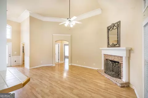 Living - 509 Saint Marlo Dr, Centerville, GA 31028 photo 4 of 5