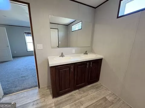 Bath - 152 Trinity Ct, Royston, GA 30662 photo 2 of 3