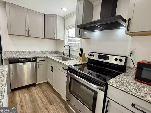 Kitchen - 10199 Ga Highway 296, Stapleton, GA 30823 photo 3 of 3