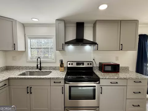 Kitchen - 10199 Ga Highway 296, Stapleton, GA 30823 photo 2 of 3