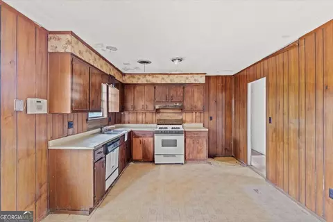 Kitchen - 3320 Jonathan Cir, Augusta, GA 30906 photo 2 of 3