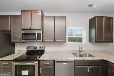 Kitchen - 11146 Shadow Creek Ter, Hampton, GA 30228 photo 1 of 1