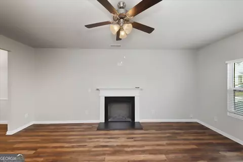 Living - 11146 Shadow Creek Ter, Hampton, GA 30228 photo 2 of 4