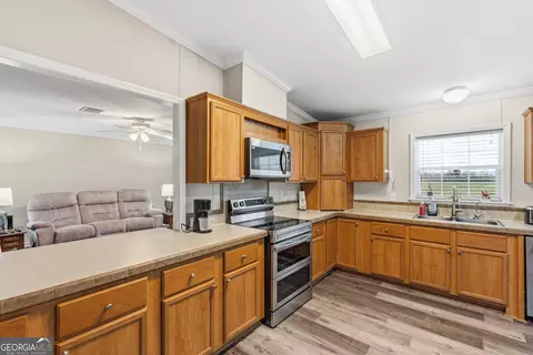 Kitchen - 471 Kirkpatrick Rd, Cochran, GA 31014 photo 2 of 5