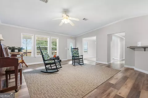 Living - 471 Kirkpatrick Rd, Cochran, GA 31014 photo 4 of 6