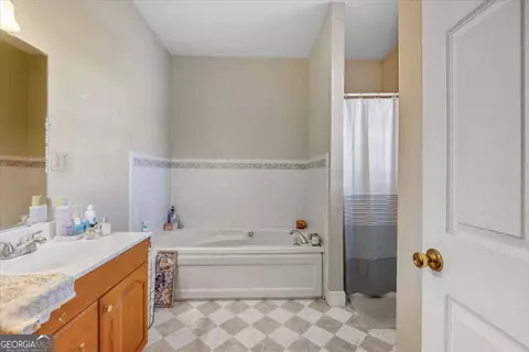 Bath - 37 Heather Cir, Cave Spring, GA 30124 photo 2 of 5