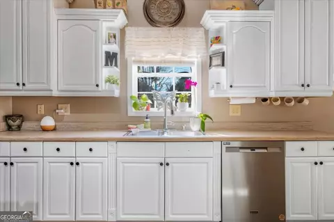 Kitchen - 37 Heather Cir, Cave Spring, GA 30124 photo 3 of 4