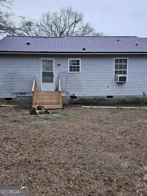 207 Fowler St, Swainsboro, GA 30401