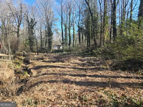 5674 Woodland Dr, Acworth, GA 30102
