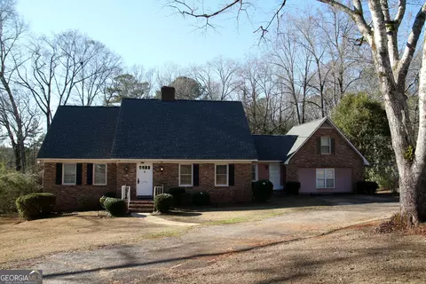 1903 Ridgewood Dr, West Point, GA 31833