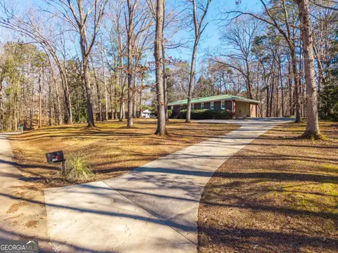 192 Saxon Ct, Canton, GA 30114