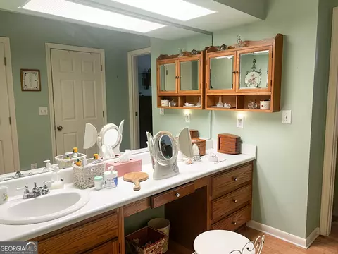 Bath - 153 View St, Clarkesville, GA 30523 photo 2 of 7