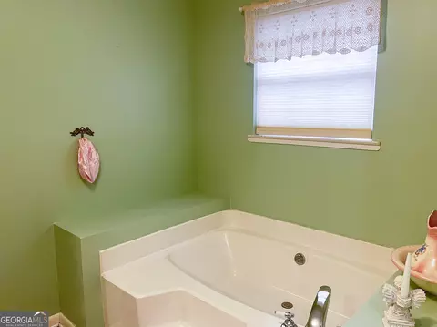 Bath - 153 View St, Clarkesville, GA 30523 photo 4 of 7