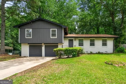 586 Chris Cir, Lawrenceville, GA 30044