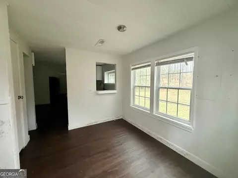 Living - 307 Old Dames Ferry Rd, Forsyth, GA 31029 photo 1 of 2