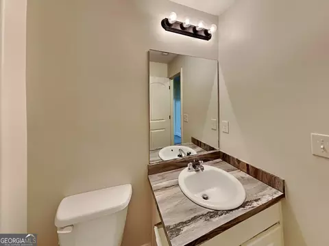Bath - 578 River Mist Cir, Jefferson, GA 30549 photo 1 of 4