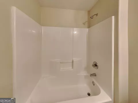 Bath - 578 River Mist Cir, Jefferson, GA 30549 photo 2 of 4