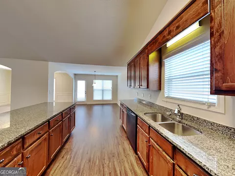 Kitchen - 578 River Mist Cir, Jefferson, GA 30549 photo 2 of 2