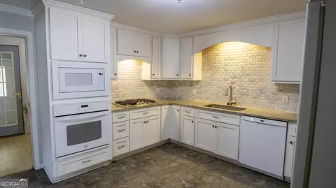Kitchen - 113 Pine Cir, Lagrange, GA 30241 photo 2 of 2