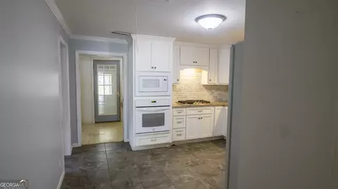 Entry Way - 113 Pine Cir, Lagrange, GA 30241 photo 2 of 4