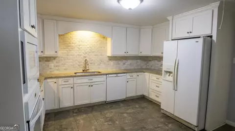 Kitchen - 113 Pine Cir, Lagrange, GA 30241 photo 1 of 2