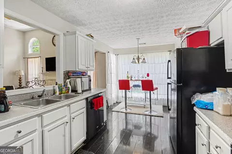 Kitchen - 176 Shoreline Way, Hampton, GA 30228 photo 2 of 3