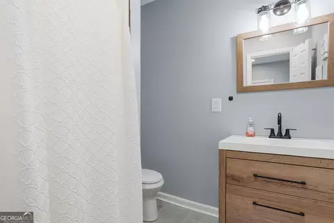 Bath - 717 Morningside Dr, Dalton, GA 30721 photo 1 of 2