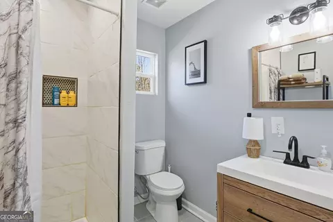 Bath - 717 Morningside Dr, Dalton, GA 30721 photo 2 of 2