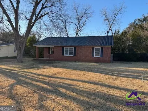 151 Edmundson Cir, Cochran, GA 31014