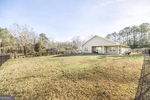 Exterior - 202 S Lake Ct, Dublin, GA 31021 photo 6 of 9