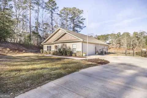 Exterior - 202 S Lake Ct, Dublin, GA 31021 photo 3 of 9