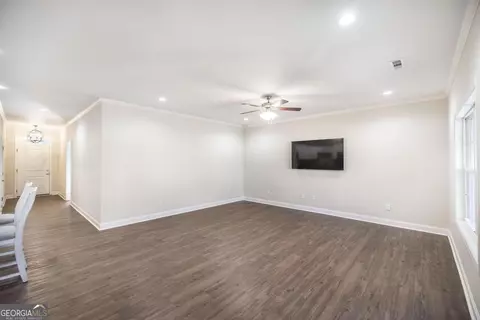Living - 202 S Lake Ct, Dublin, GA 31021 photo 2 of 3