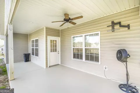 Exterior - 202 S Lake Ct, Dublin, GA 31021 photo 5 of 9