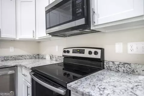 Kitchen - 202 S Lake Ct, Dublin, GA 31021 photo 2 of 4